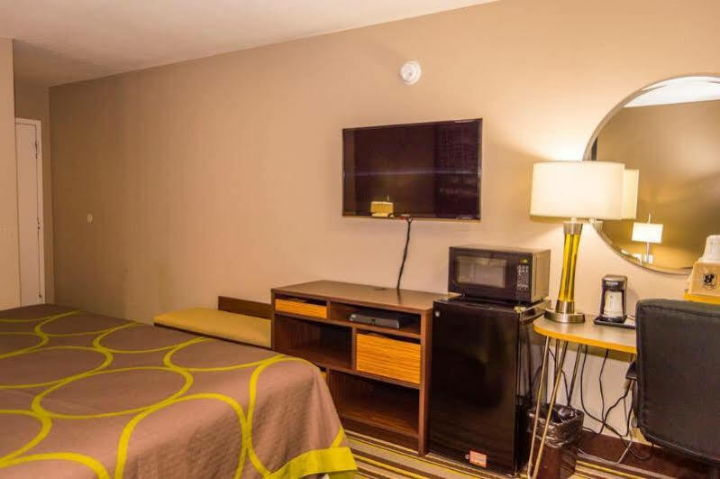 Super 8 By Wyndham Ardmore Exterior photo